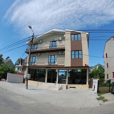 Razvan Holiday Костинещи Екстериор снимка
