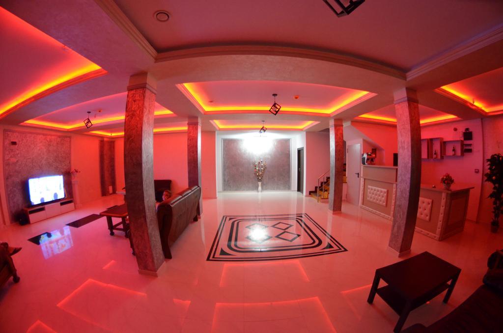 Razvan Holiday Костинещи Екстериор снимка